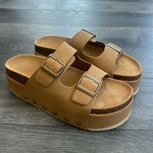 Women’s platform sandal size 9